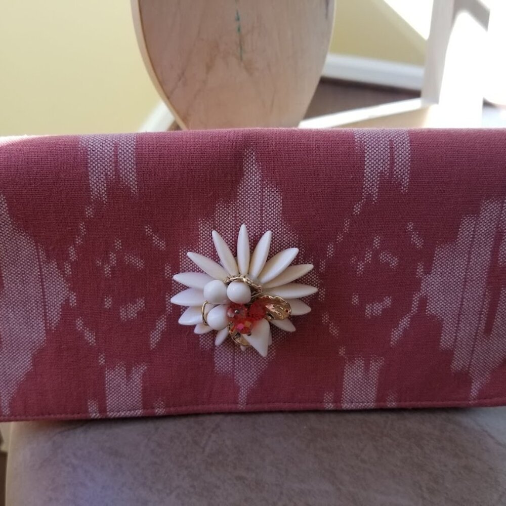 Great Spring or Summer Bag NWT  SHIRALEAH  Small Pink Patterned Bag or Clutch